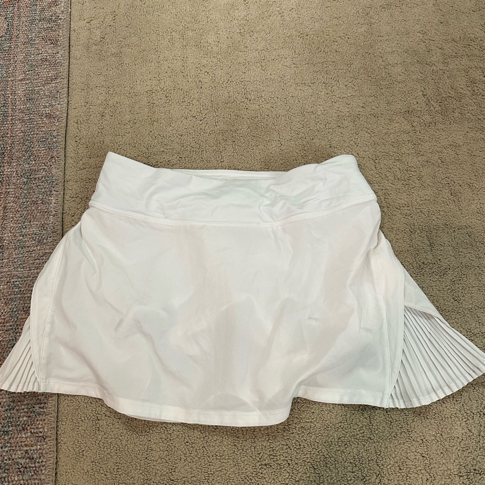 Lightly worn Lululemon white skirt!!!